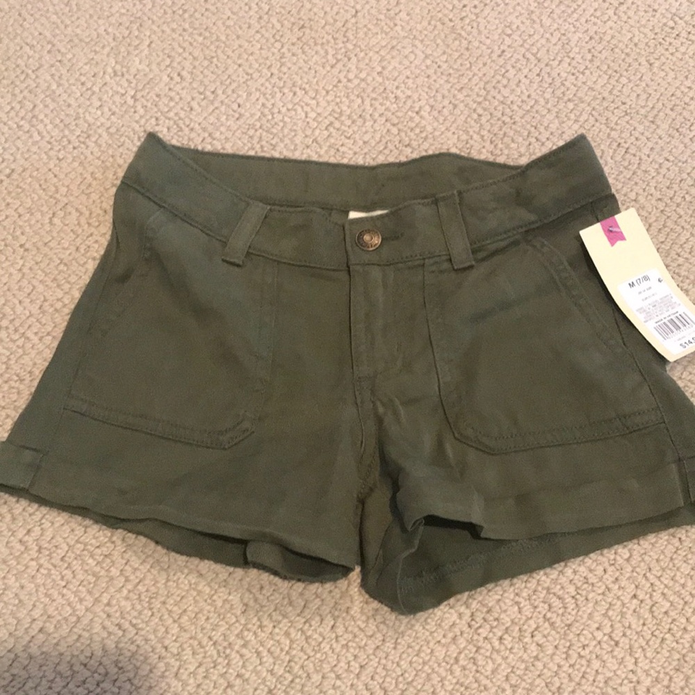 Cherokee olive cuffed shorts